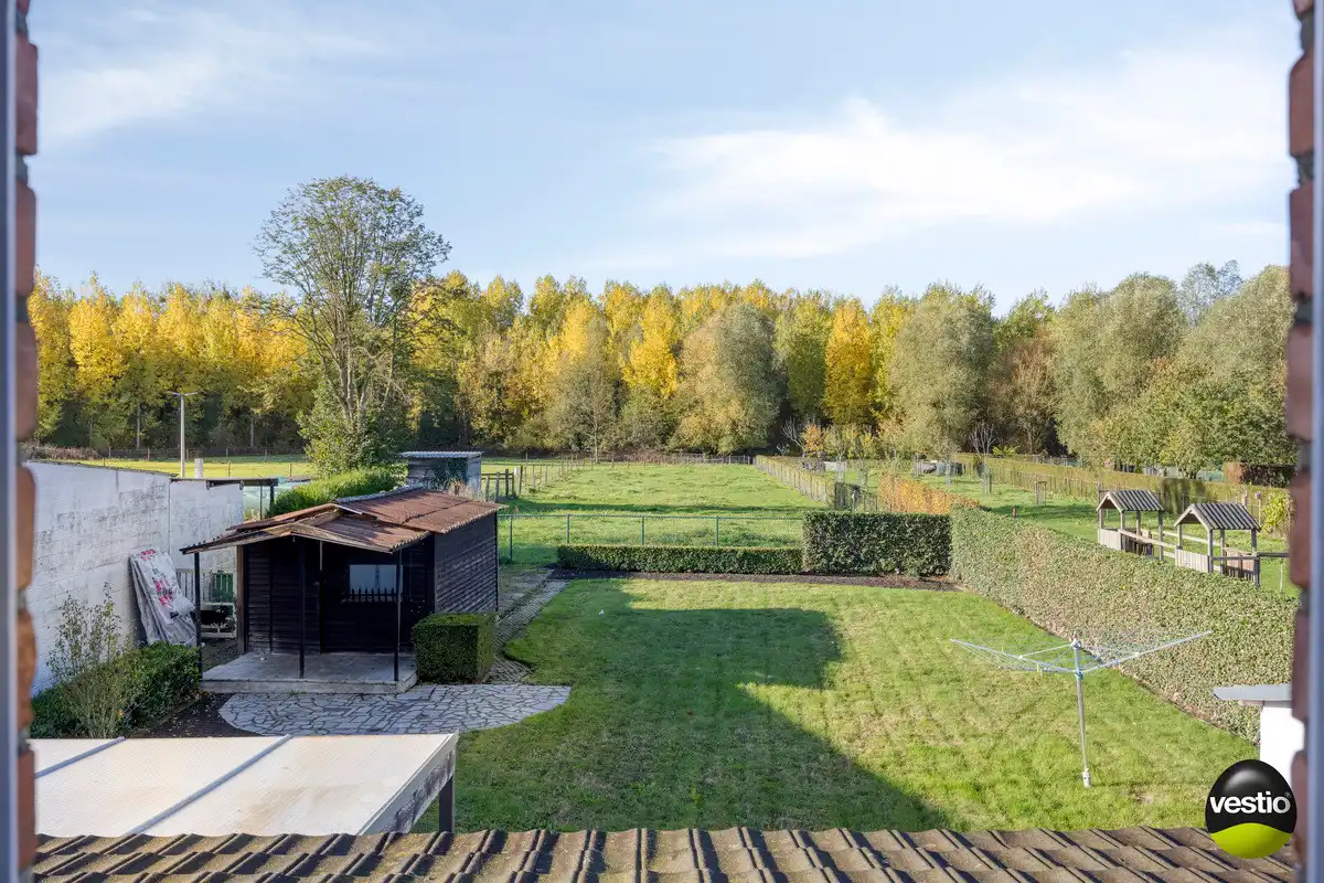 RUSTIG GELEGEN RUIME VRIJSTAANDE WONING MET GROTE TUIN OP 22A49CA TE HOESELT. foto 28