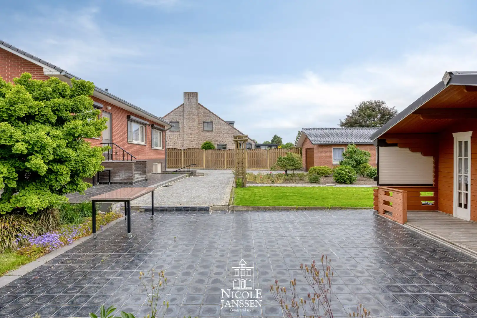 Woning met tuin (te verkavelen tot bouwgrond) foto 4