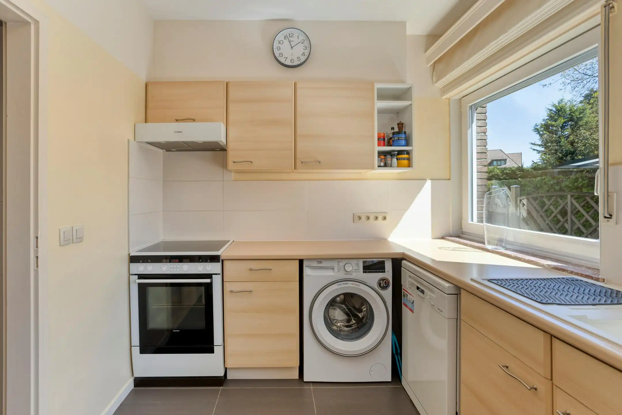 Opbrengstgebouw met 4 appartementen, tuin en parking in Strombeek-Bever foto 14
