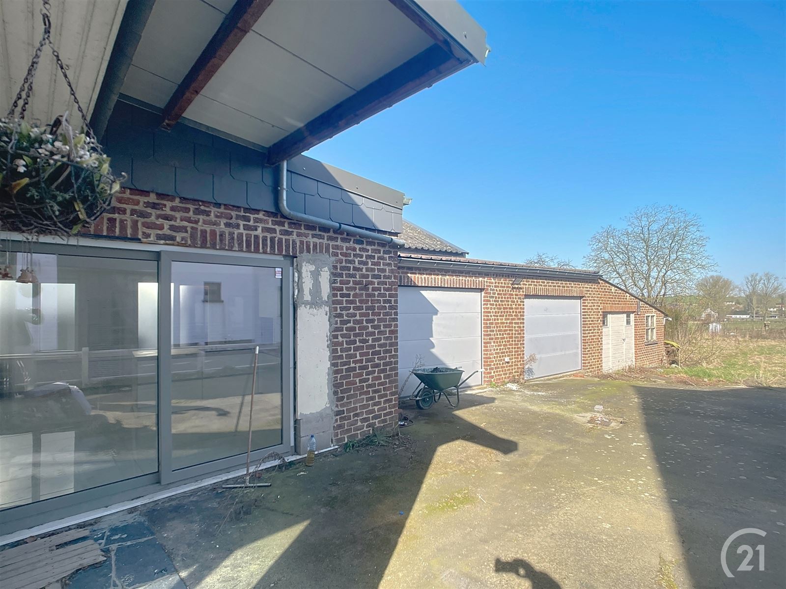 Gezinswoning met tuin en 2 garages op 12are05 foto 20