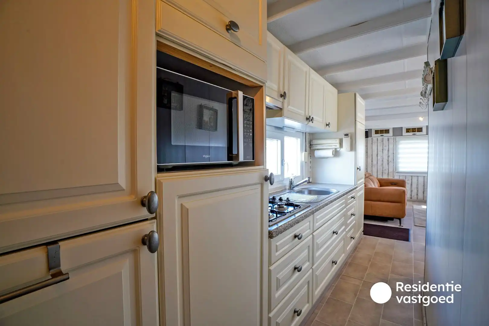Goed verzorgde stacaravan op 900m van zee in Domein Polderpark te Nieuwpoort, op een stuk privé grond van 128m².  foto 9