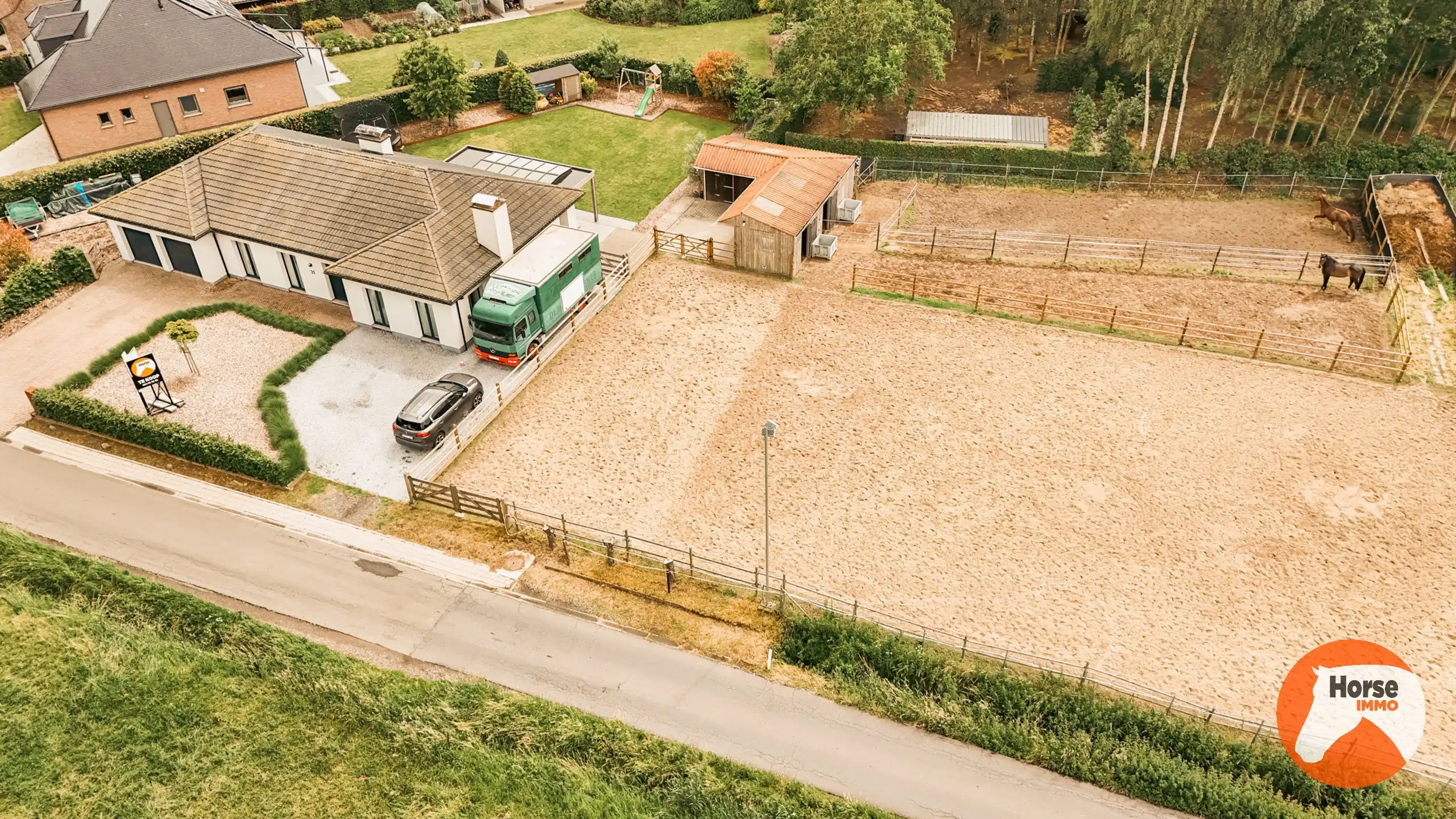 VRASENE - Recent gerenoveerde woning met paardenstallen  foto 3