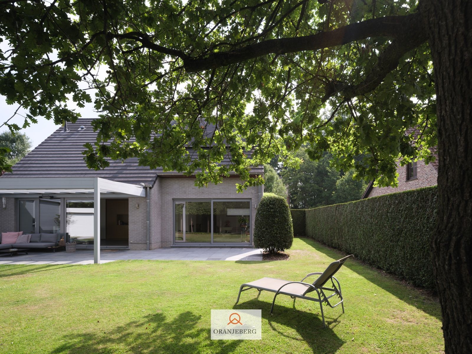 Rustige gelegen villa in De Pinte (nabij ingang Parkbos) foto {{pictureIndex}}