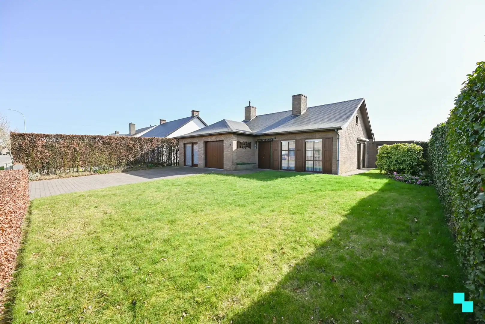 Hoofdfoto van de publicatie: Goed onderhouden villa met garage te Izegem