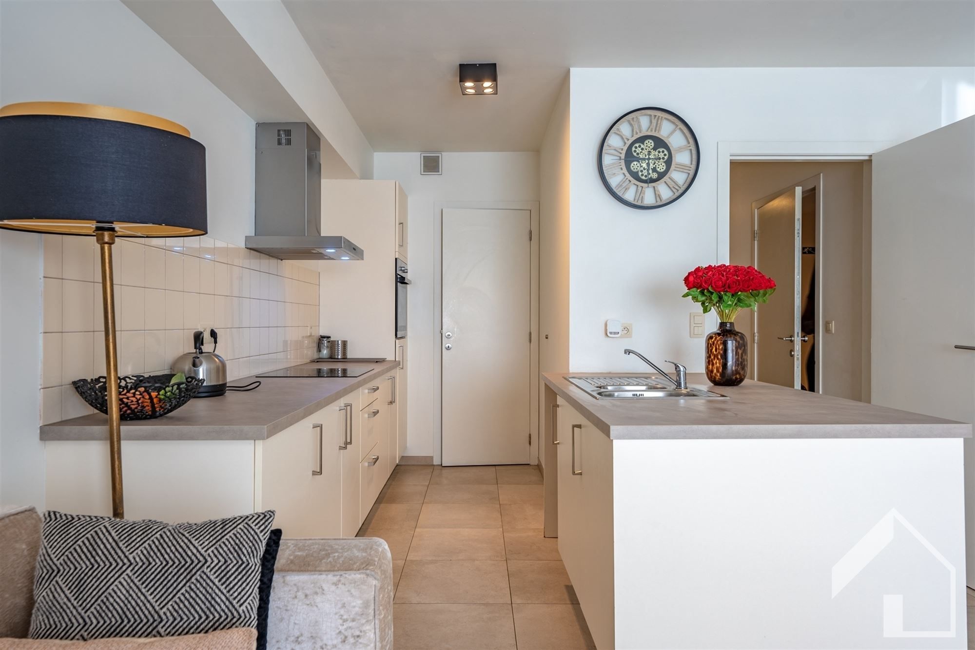 Energiezuinig 2 slaapkamerappartement op 1e verdieping met lift en terras foto 3