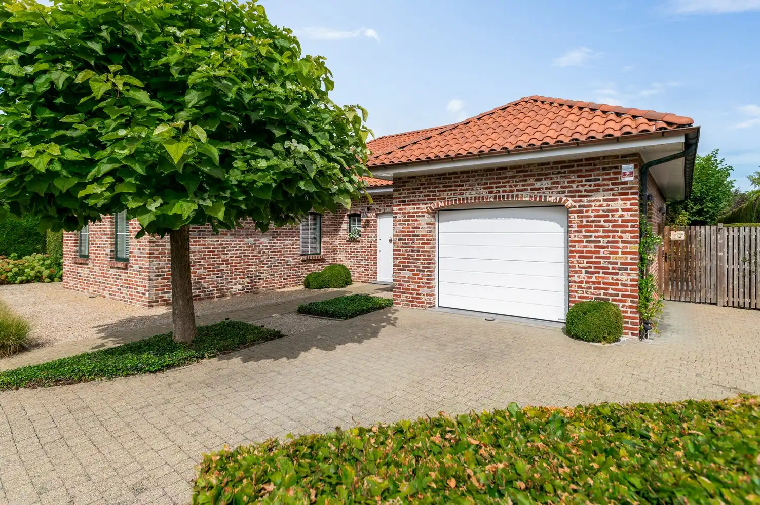 Instapklare laagbouwwoning met 3 slaapkamers & idyllische tuin te Lier foto 26