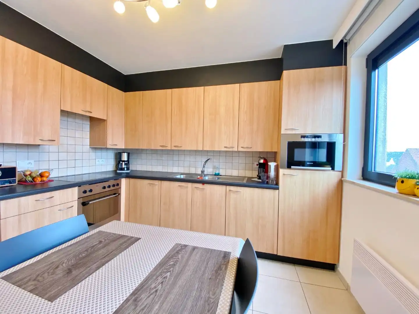 Lichtrijk appartement met zonnig terras en garage foto 6