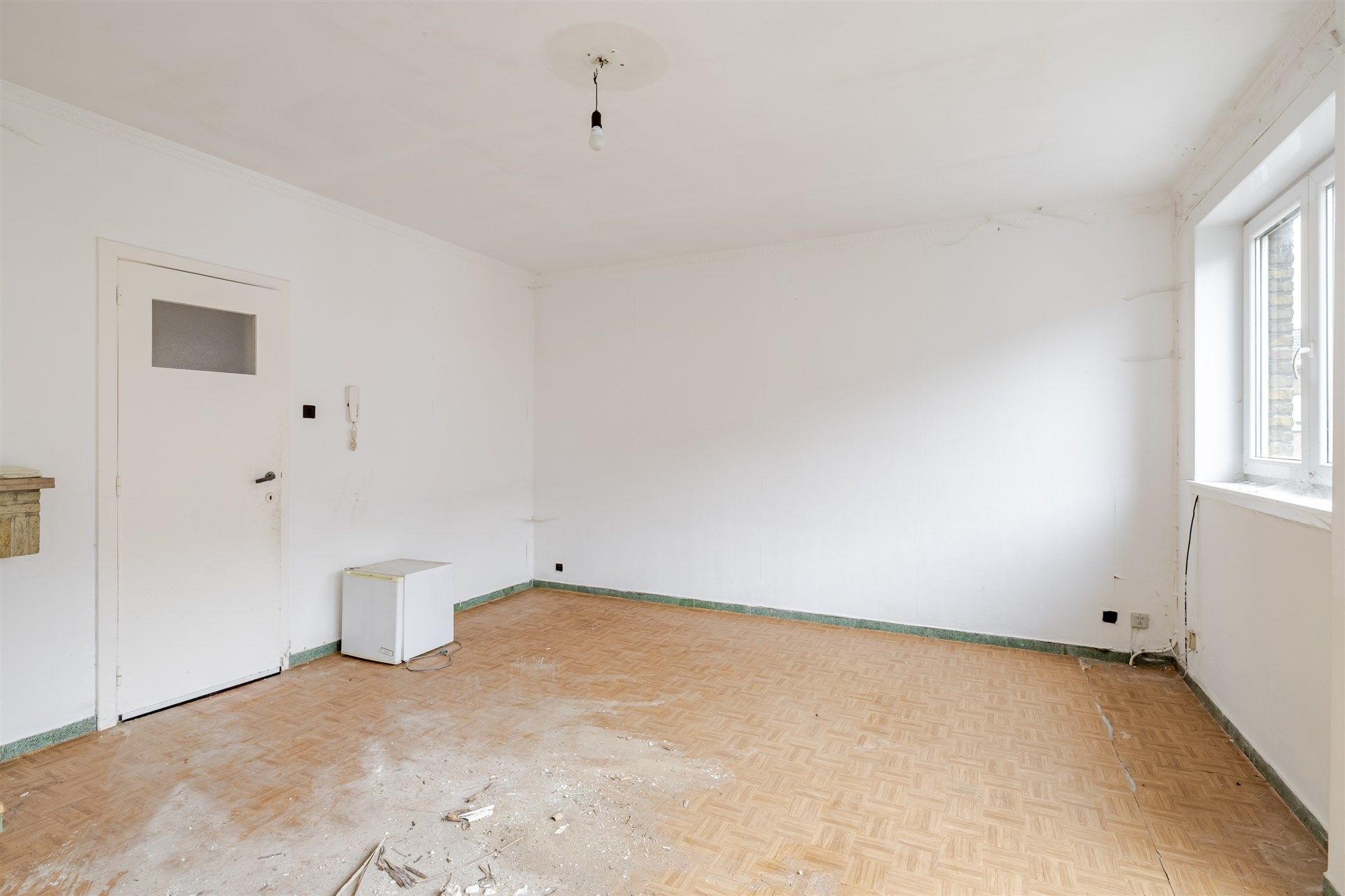 Renovatieproject bestaande uit 3 appartementen + 1 huis + 8 garageboxen foto 3