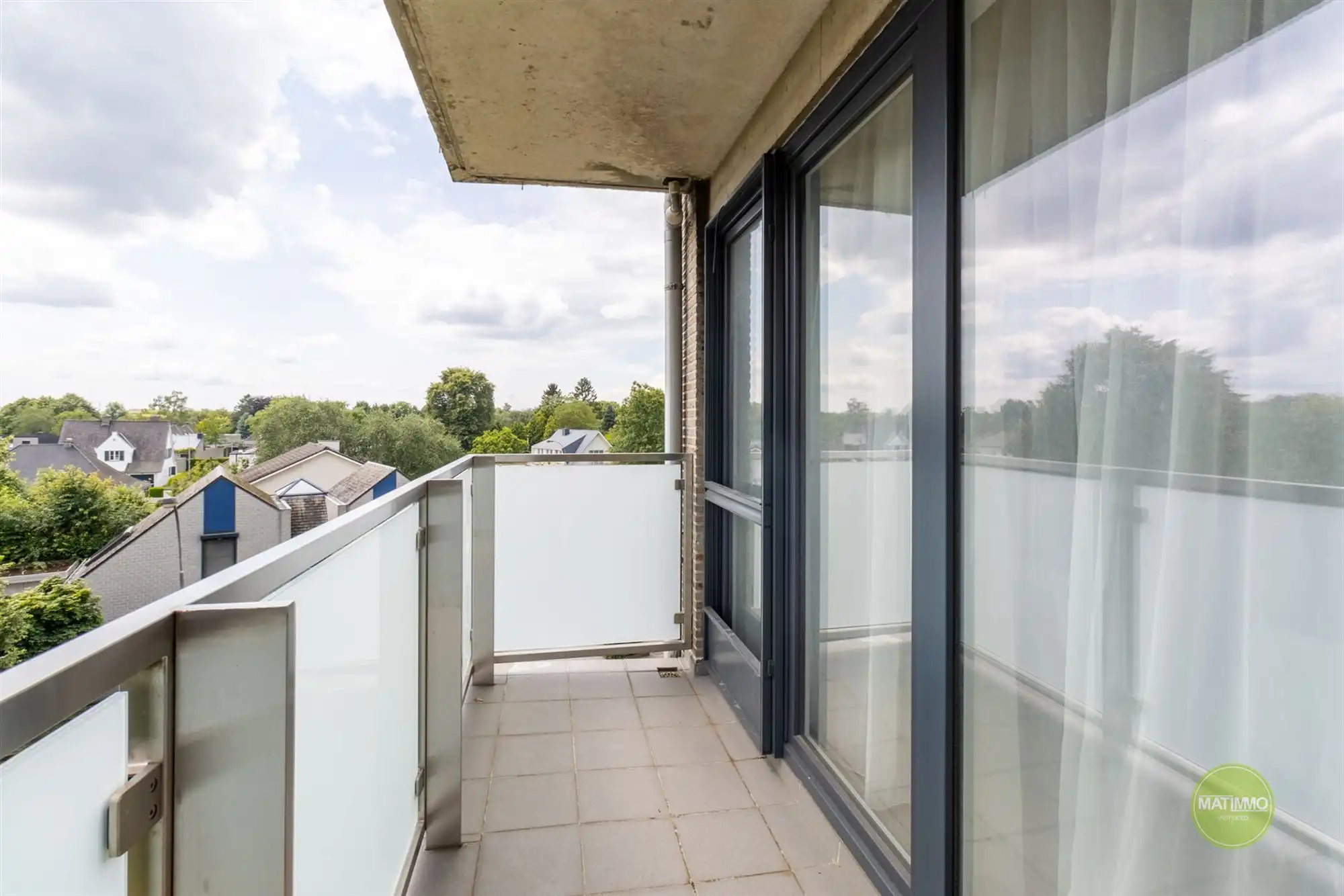 Appartement met 2 SK en terras nabij het centrum van Mol foto 2