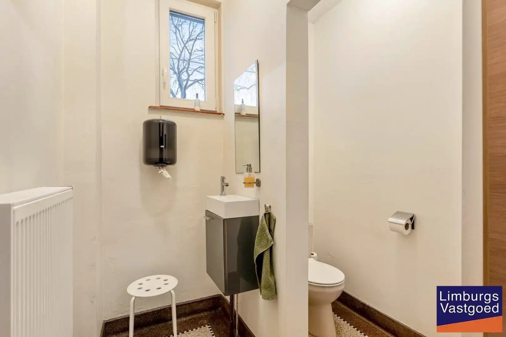 Woonhuis met verschillende praktijkruimtes te Waterschei, op een perceel van 6a80ca foto 25