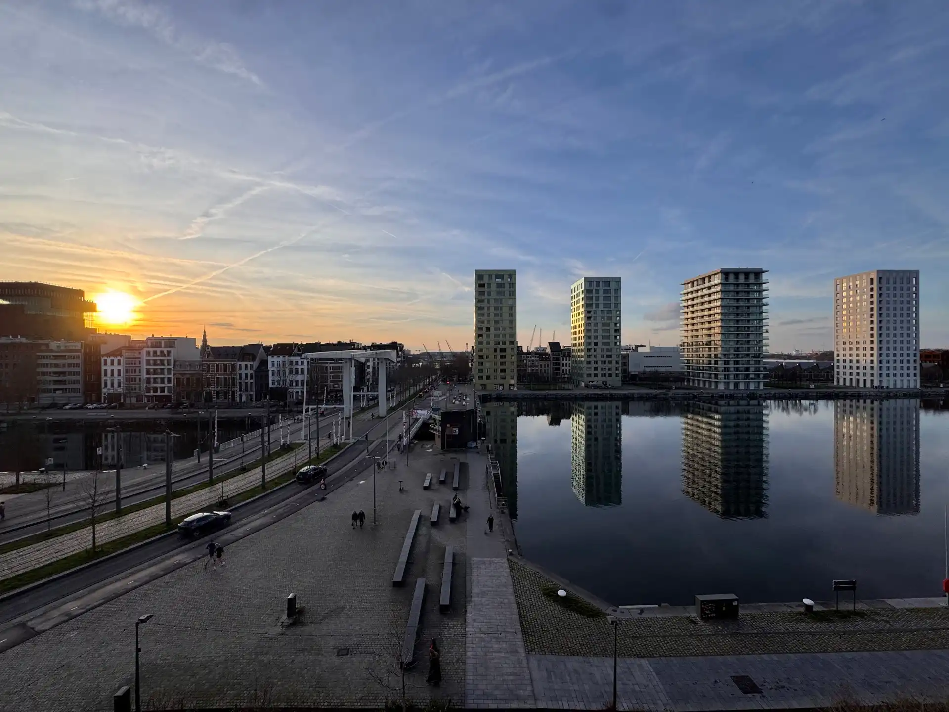 ANTWERPREN - Recent appartement met zicht op het water foto 8