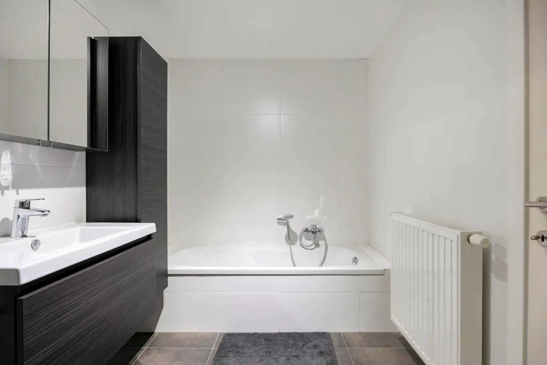 Energiezuinig appartement + autostaanplaats + kelder-berging foto 18
