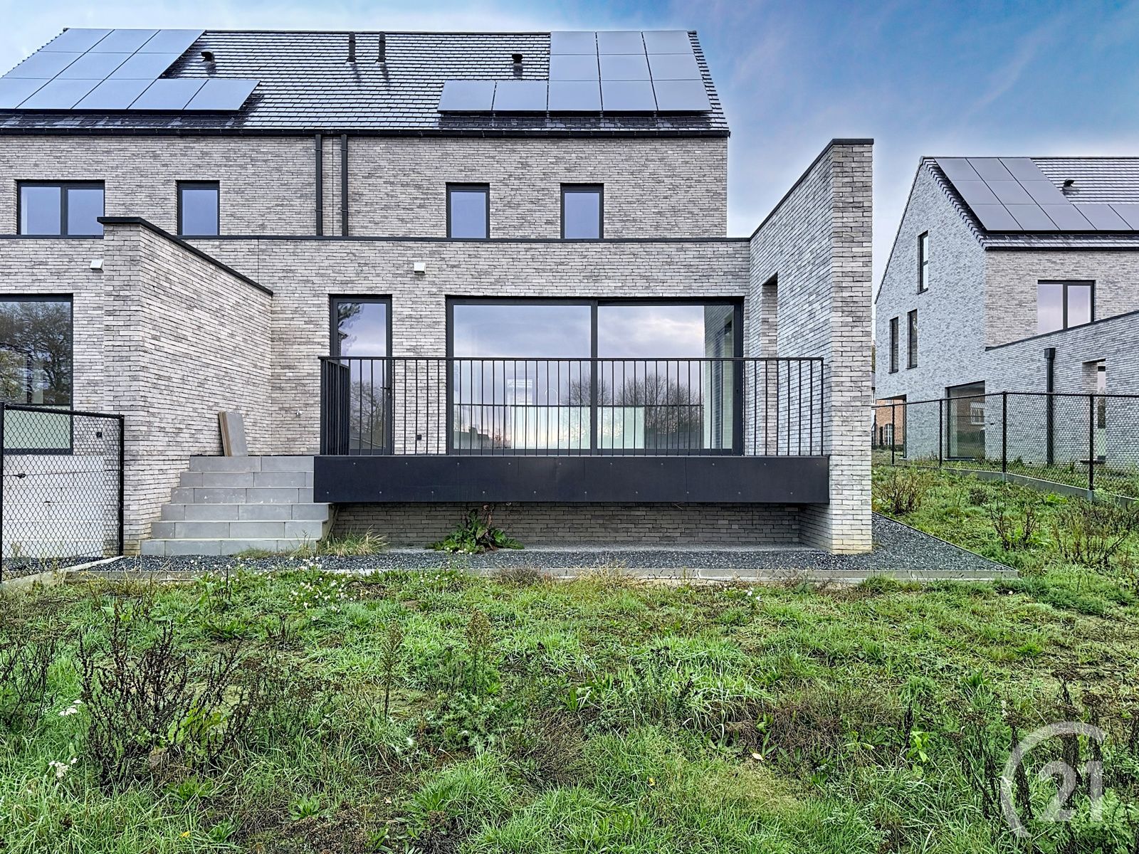 Prachtige nieuwbouwwoning in heel rustige straat te koop! foto 16