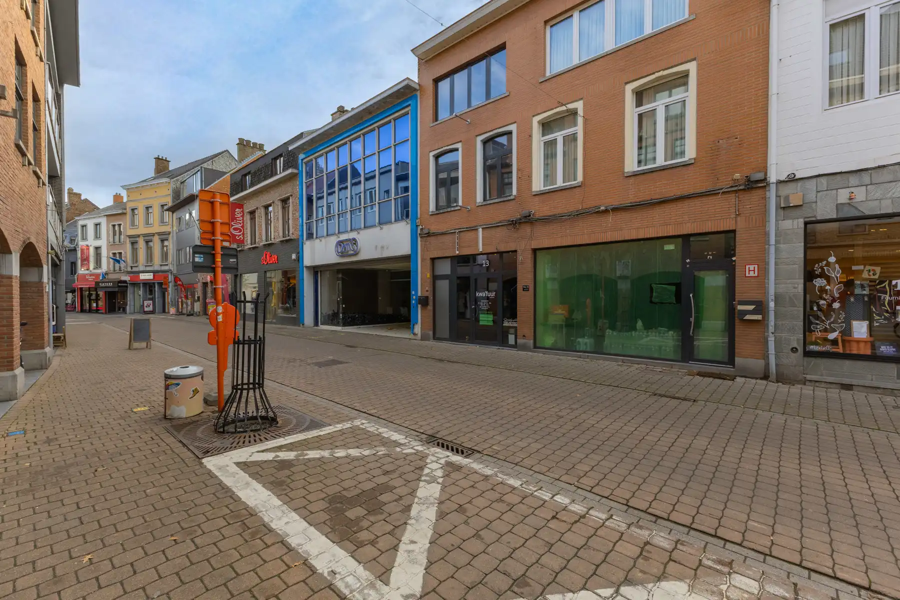Gunstig gelegen commerciële gelijkvloers in centrum Halle foto 3