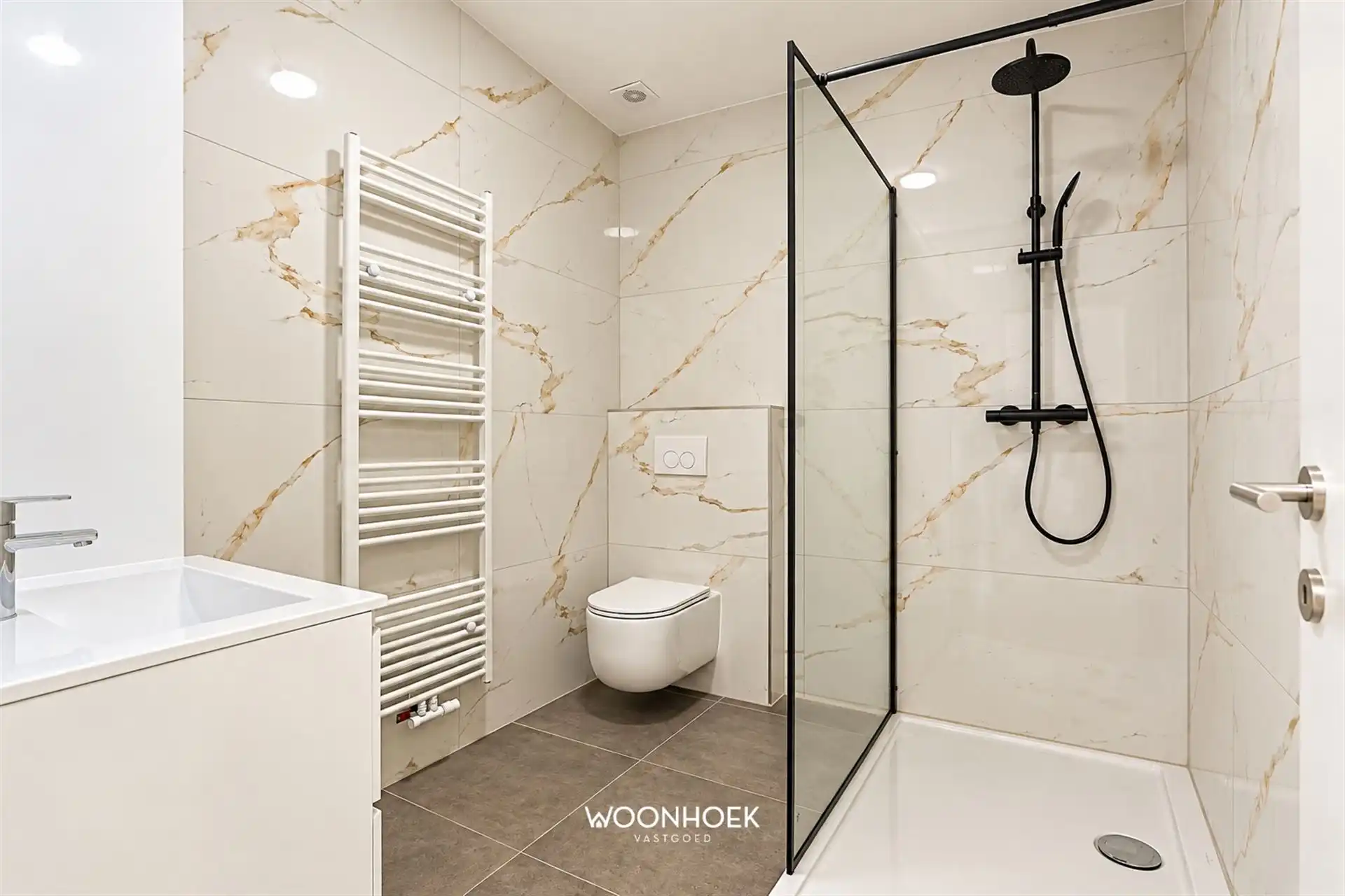 Gerenoveerde, 5 slaapkamer woning anno 2026 met label B! foto 9