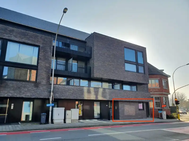 Gezellig 1 slpk GELIJKVLOERSAPP met tuintje en garage in centrum Geel foto {{pictureIndex}}