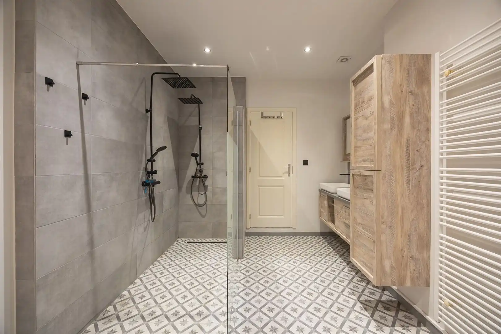 Karaktervolle herenwoning met zee aan ruimte foto 15