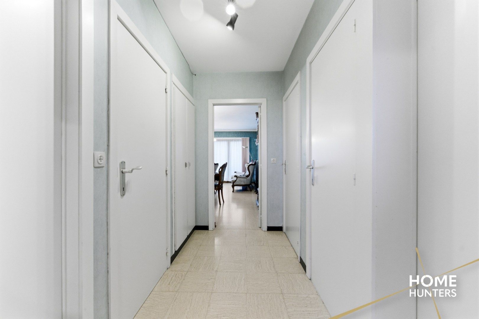 Lichtrijk 2-slaapkamerappartement op gunstige ligging te Ieper foto 4