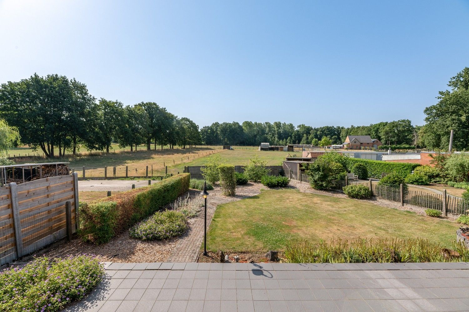 Te renoveren woning  – rust en groen uitzicht gegarandeerd foto 31