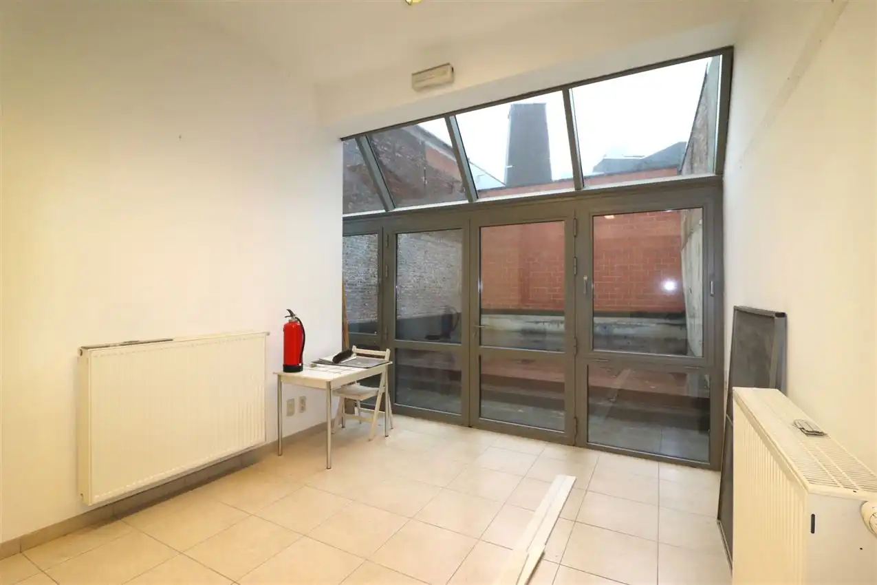 Volledig vernieuwde handelszaak op ideale locatie foto 18