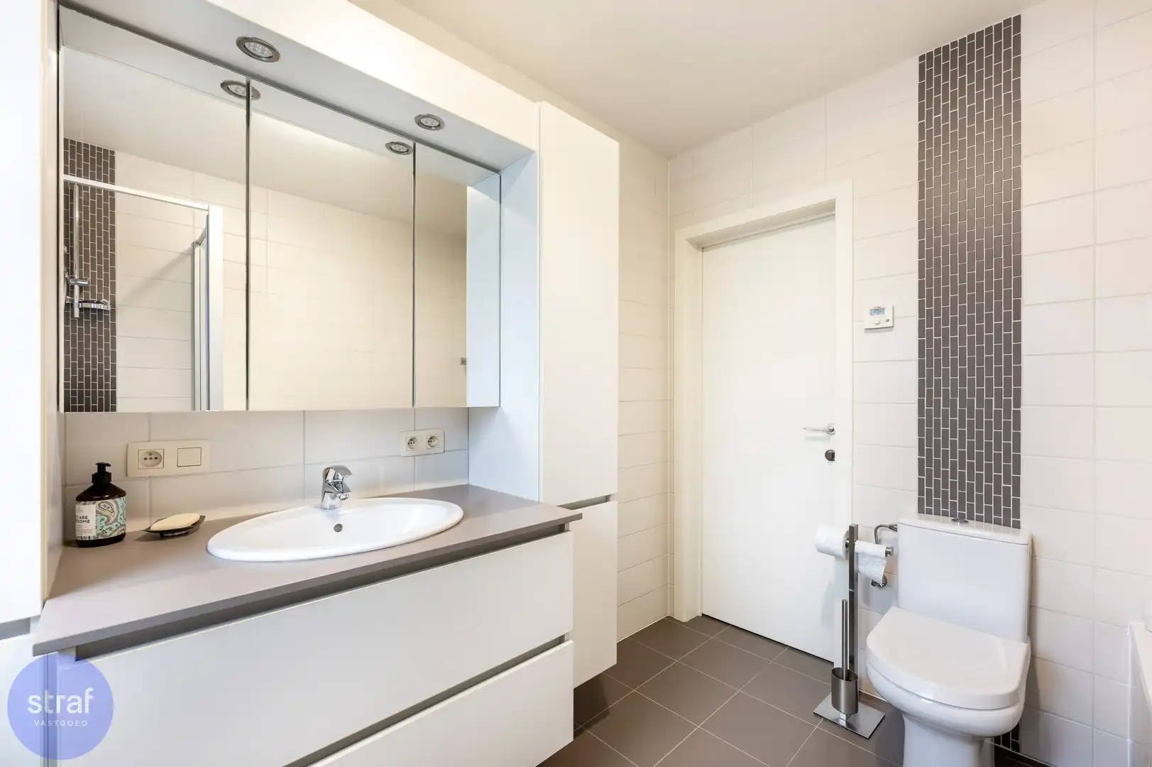 Ruime gezinswoning in een autoluwe straat tussen Zwijndrecht-Dorp en 't stad foto 14