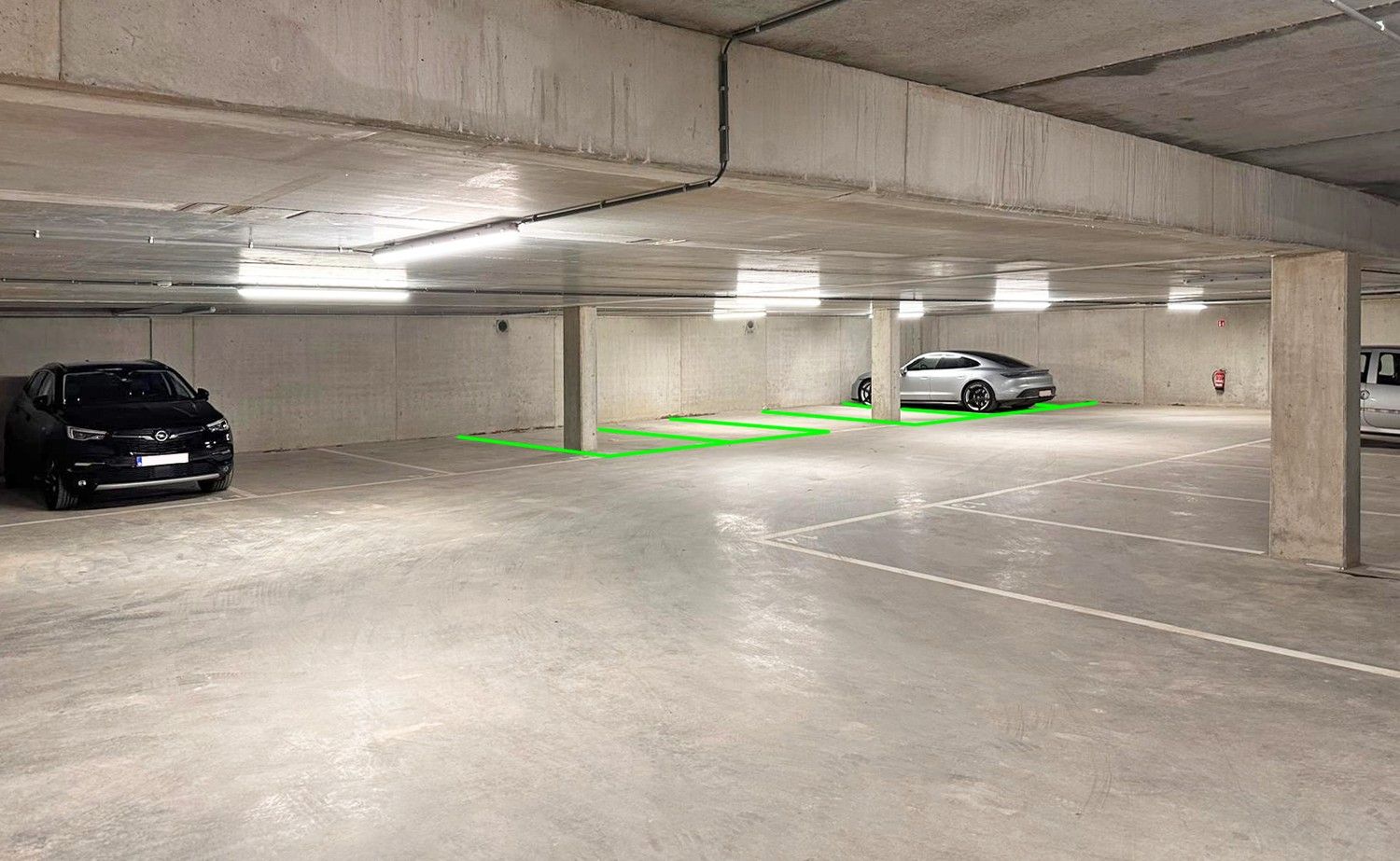Ondergrondse autostaanplaats in residentie "THE SILVER RESIDENCE" foto 2