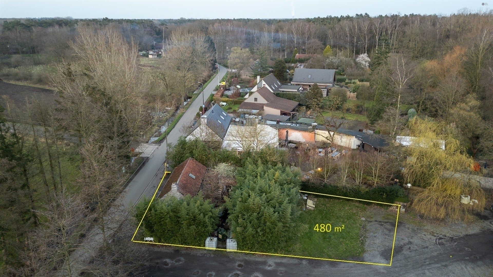 Bouwgrond open bebouwing van 480m² met bouwvergunning  foto {{pictureIndex}}