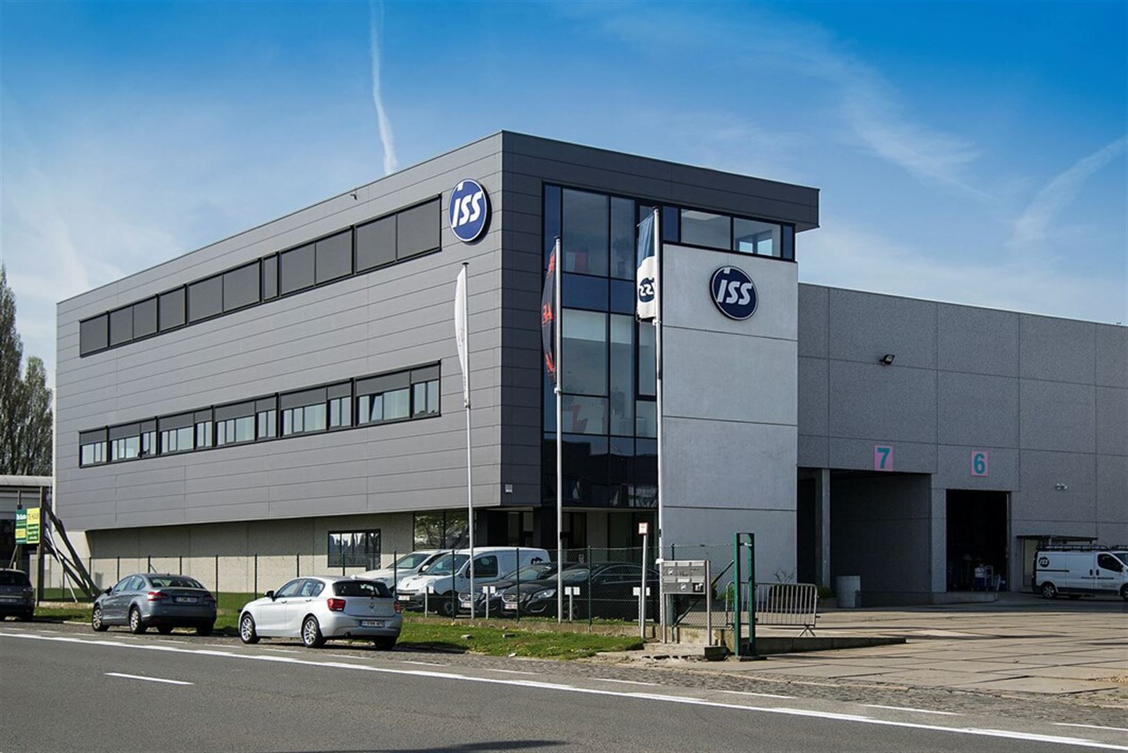 Afgewerkt kantoor aan de Gentse voorhaven foto {{pictureIndex}}