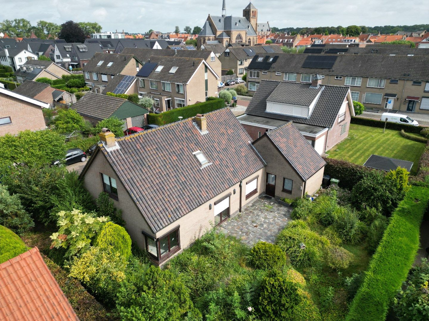 Ruime semi-bungalow in centrum Sluis  foto 2