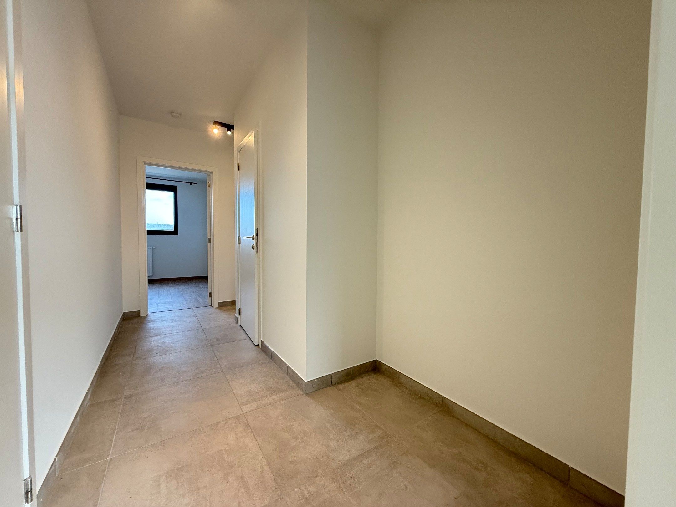 Twee-slaapkamerappartement op een centrale ligging in Ooigem. foto 5