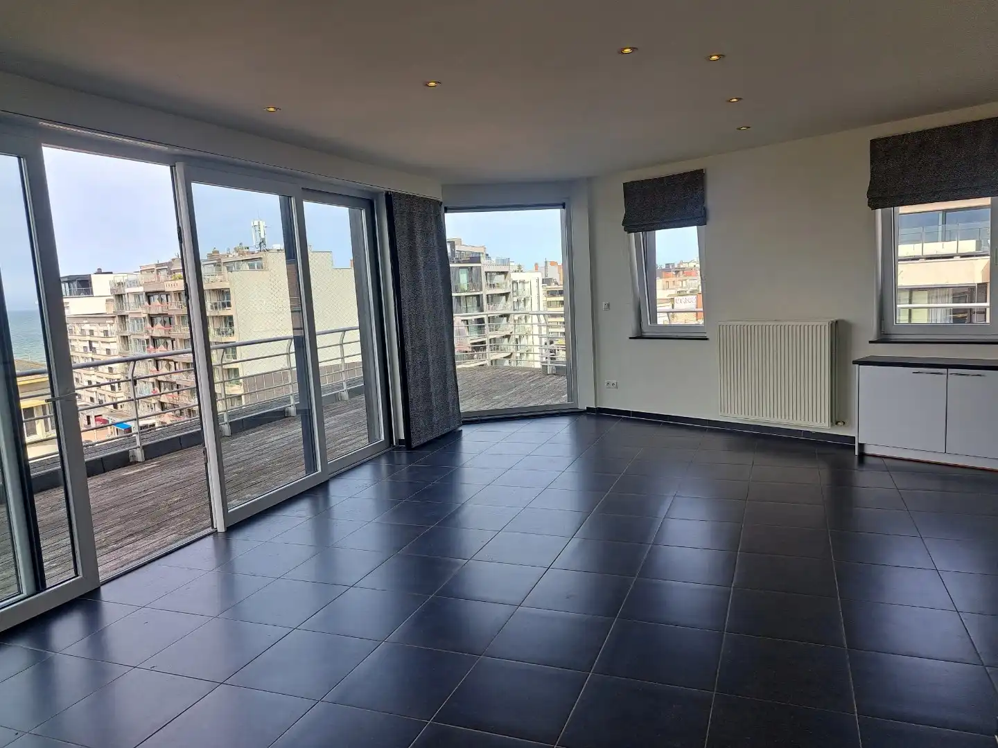 Centraal gelegen ruim  appartement TE HUUR op JAARBASIS foto 13