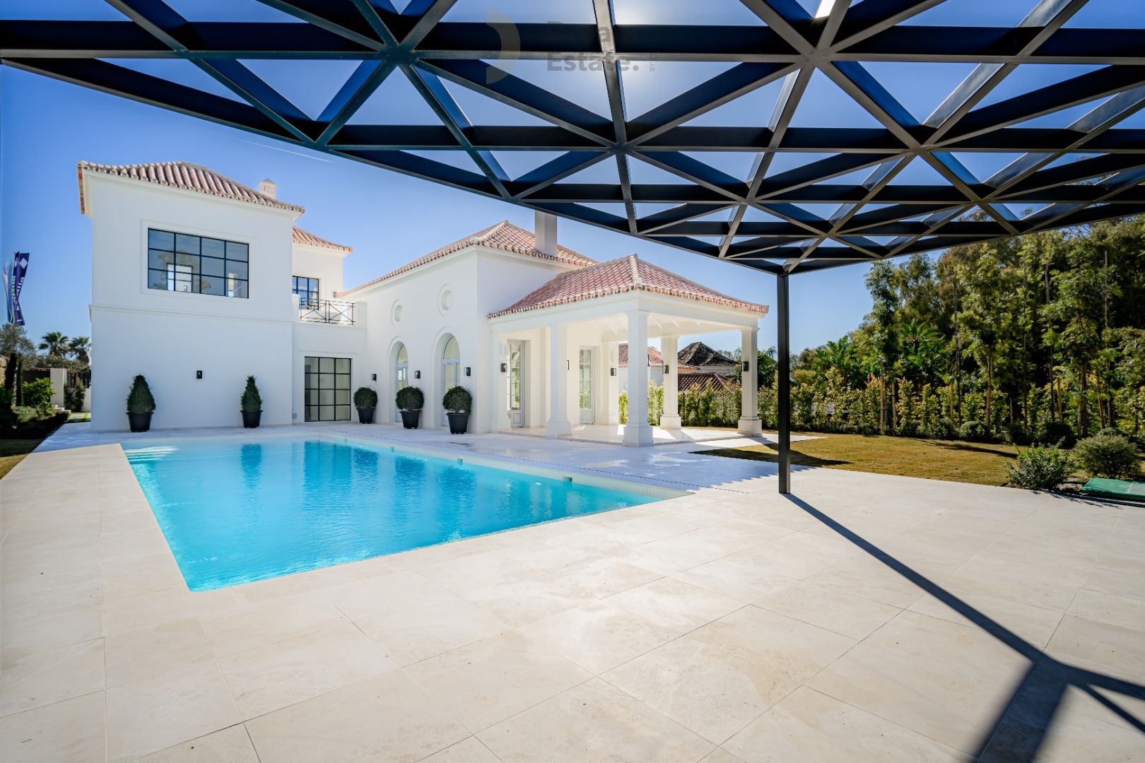 Prachtige villa met Franse provençaalse architectuur te Nueva Andalucia. foto 31