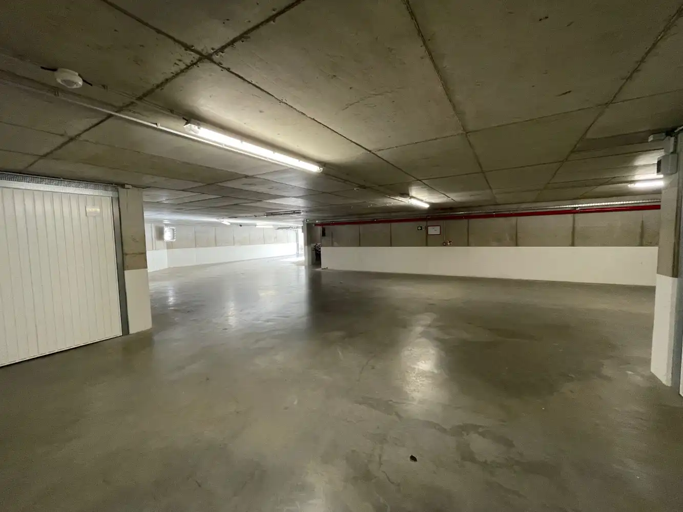 Ruime garagebox dichtbij centrum van Blankenberge. foto 4