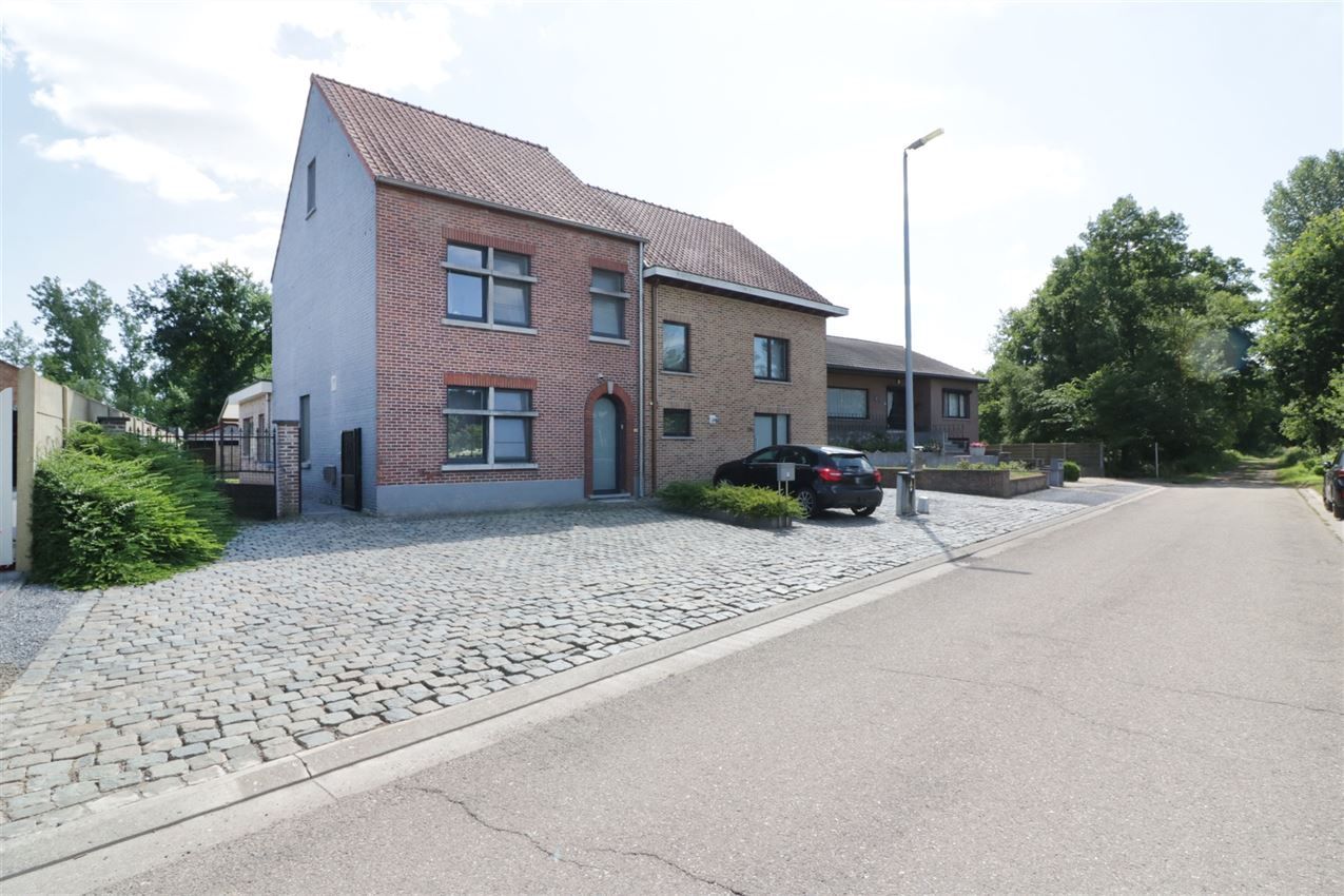 Rustig gelegen woning met 3 slpk en tuin foto {{pictureIndex}}