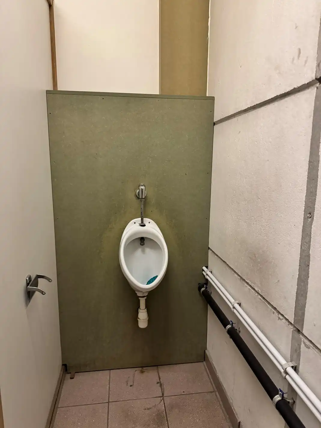 Loods met burelen te huur te Koekelare  foto 34