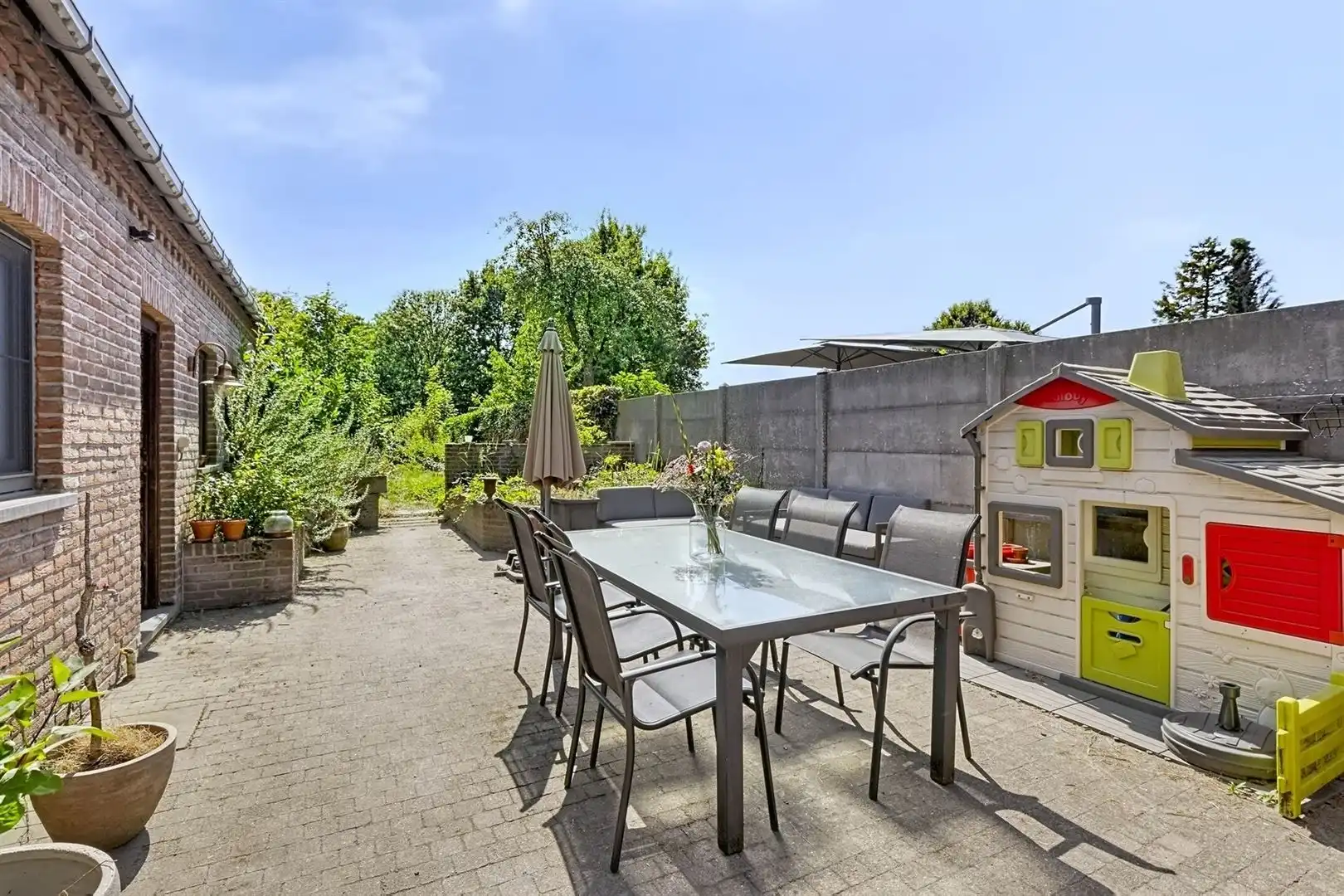 HOB met 3 slaapkamers, veel ruimte en licht, een dieplopende tuin en veel potentieel foto 23