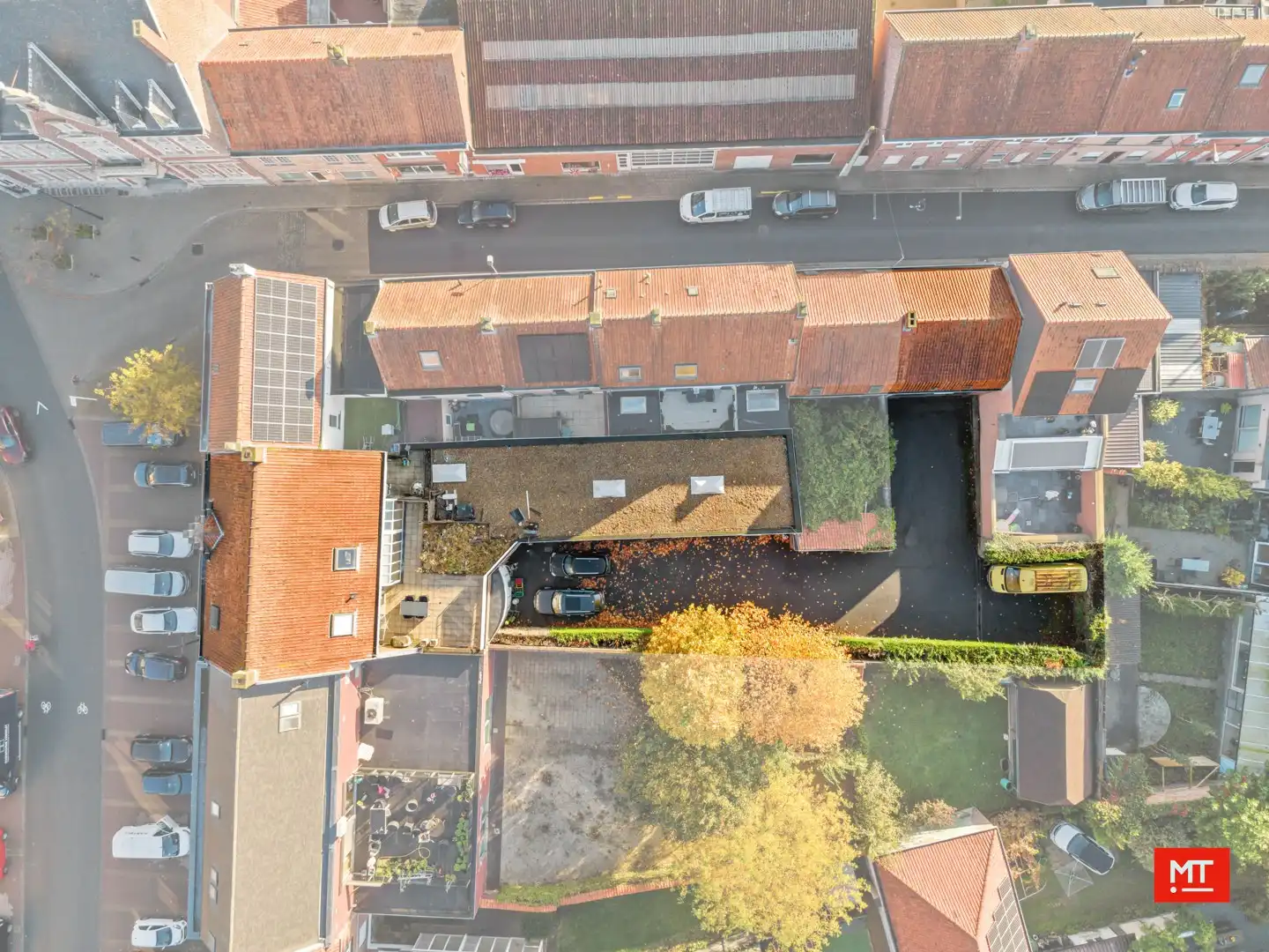 Bijzonder ruim gebouw met tal van mogelijkheden en uitweg, te koop in de dorpskern van Dadizele foto 4