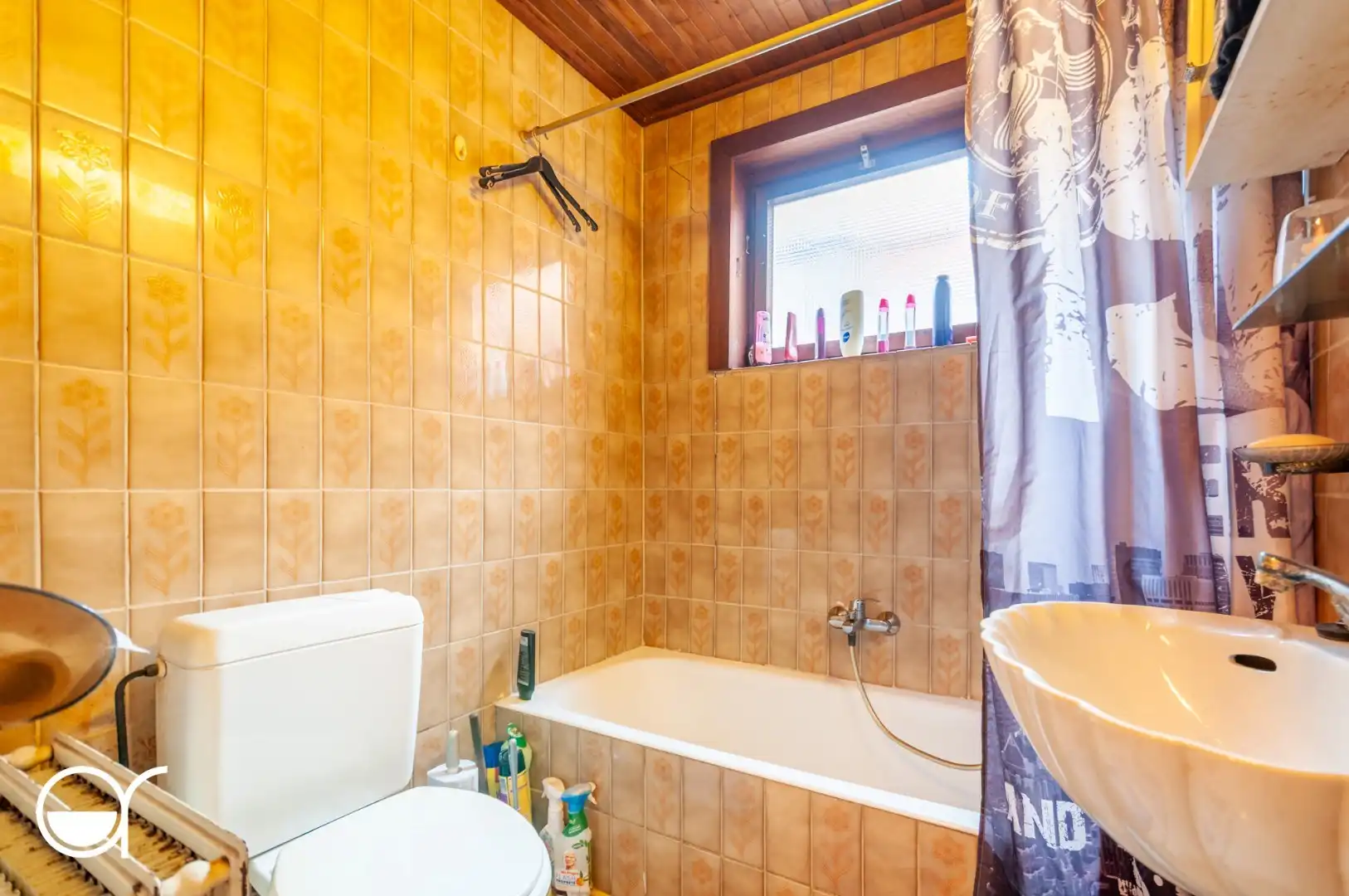 Te renoveren rijwoning vlakbij het Sint-baafskouterpark & Rozebroeken.  foto 13