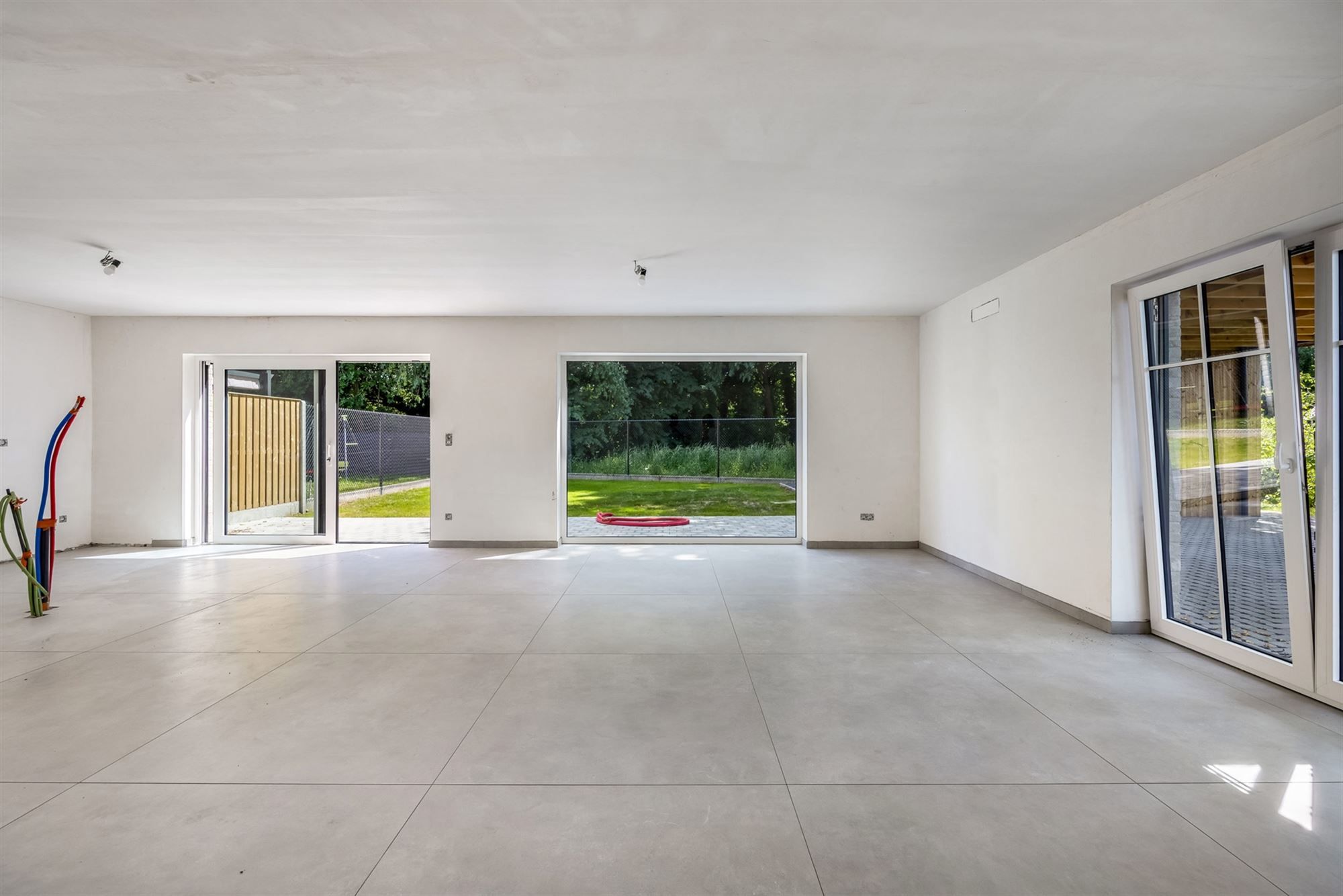 NIEUWBOUW GELIJKVLOERS APPARTEMENT (132M²)  MET 2 SLAAPKAMERS, RUIM TERRAS EN PRIVE TUIN NABIJ BERINGEN CENTRUM foto 2