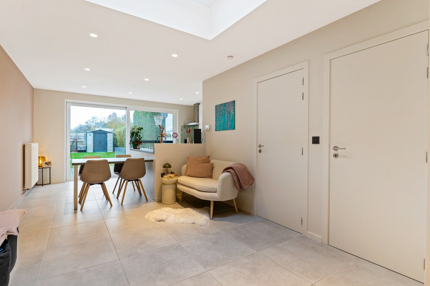 Instapklare, volledig gerenoveerde woning met uitstekende ligging in Schoten foto 2