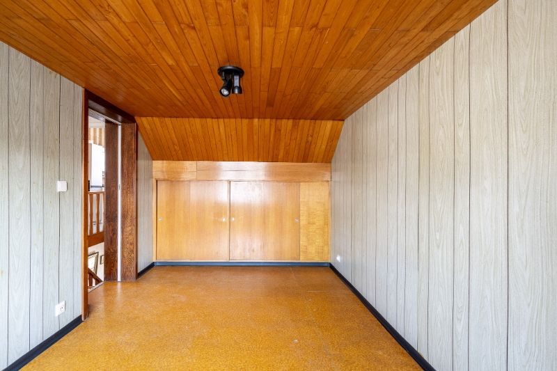 Ruime woning met 4 slpks, garage en uitweg achteraan. foto 12