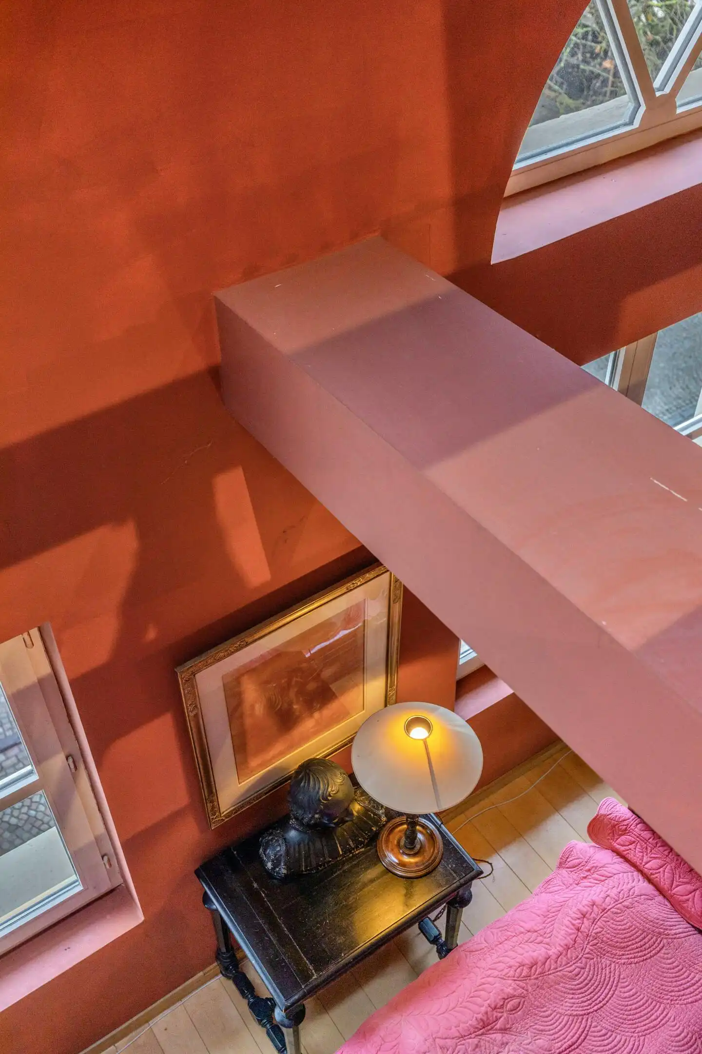 Karaktervol appartement te koop met mezzanine in Brugge foto 5
