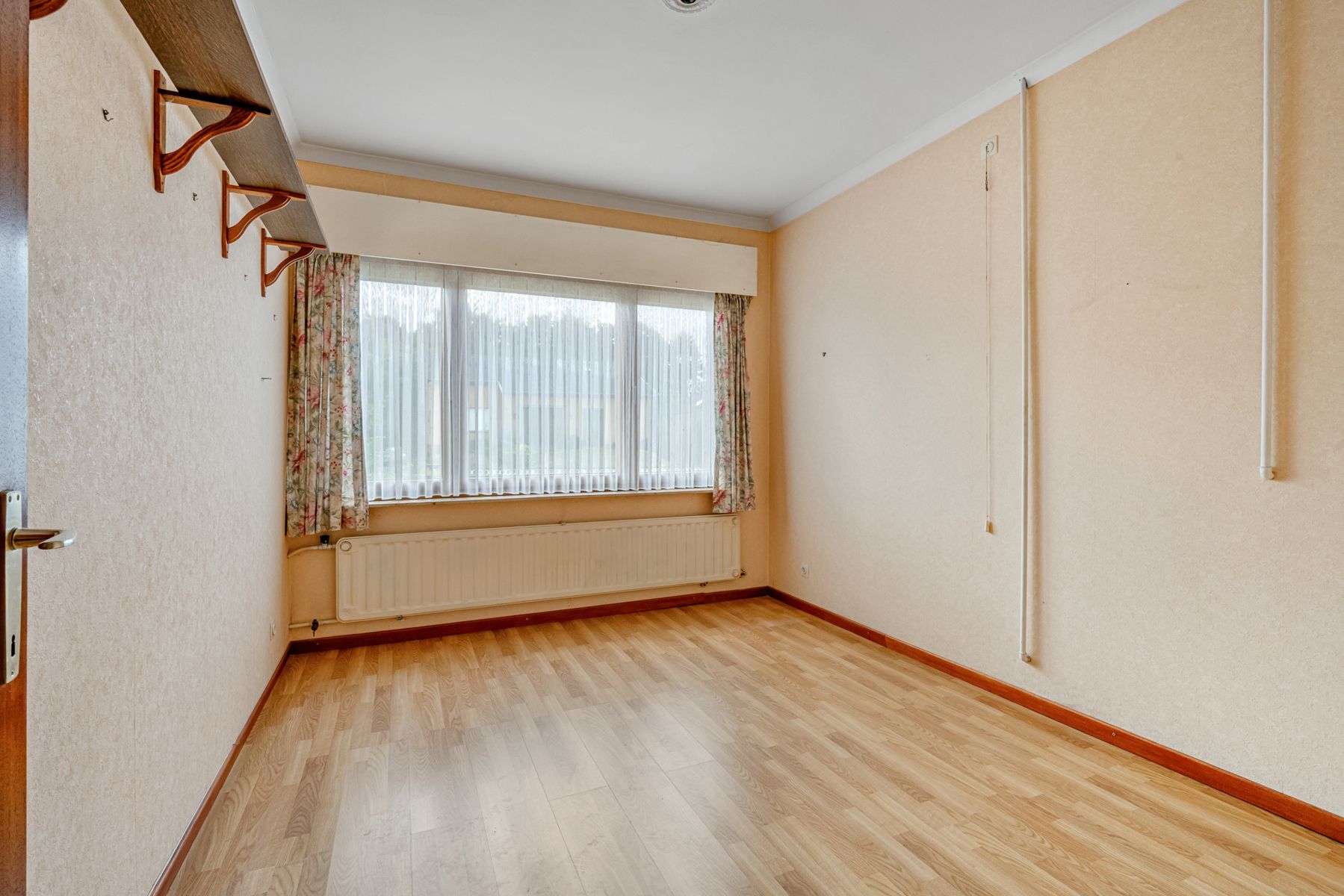 Goed onderhouden woning met 3 kamers, 2 garages en tuin. foto 8