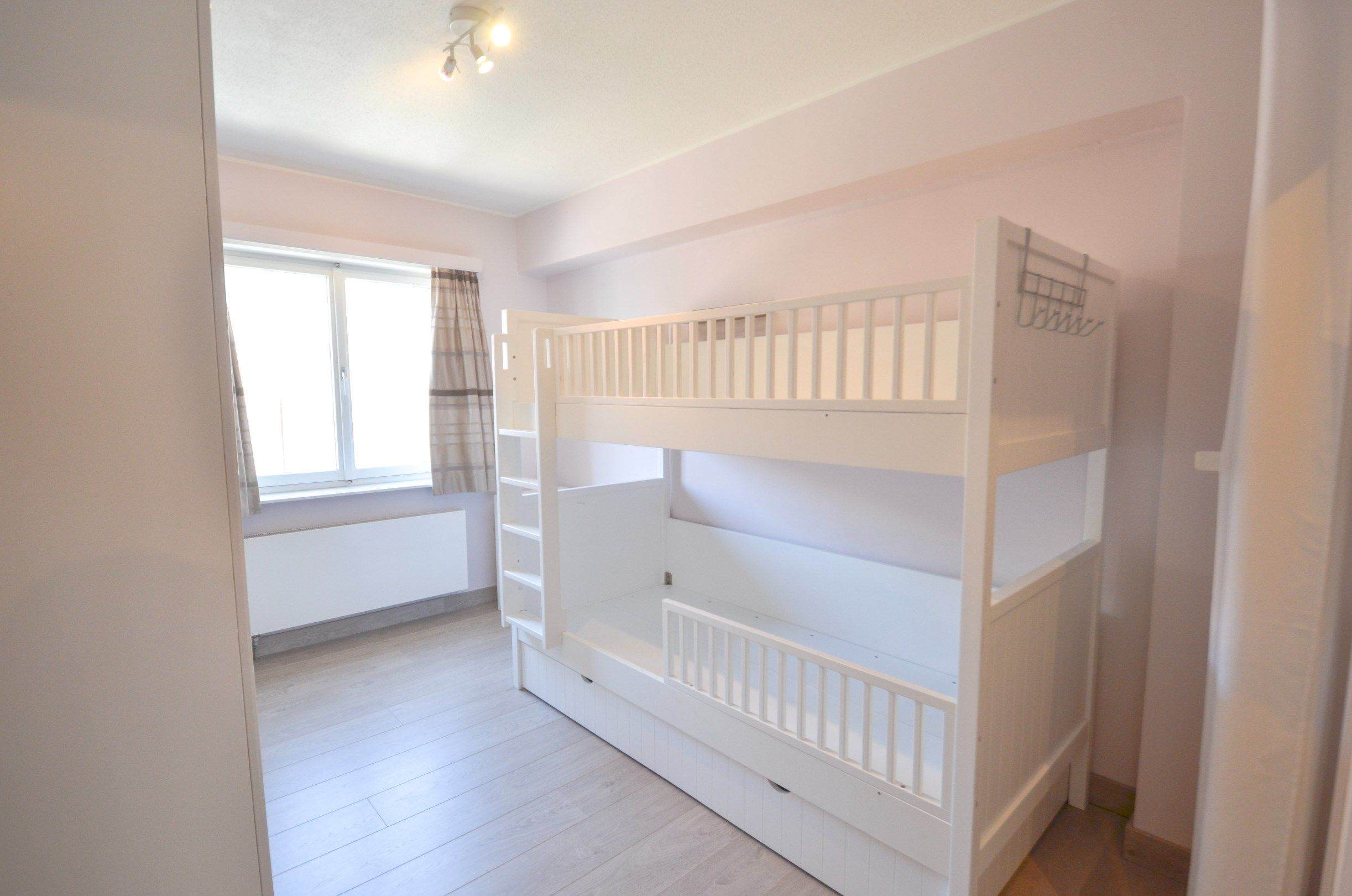 Instapklaar lichtrijk appartement met een gevelbreedte van ongeveer vijf meter. foto 13