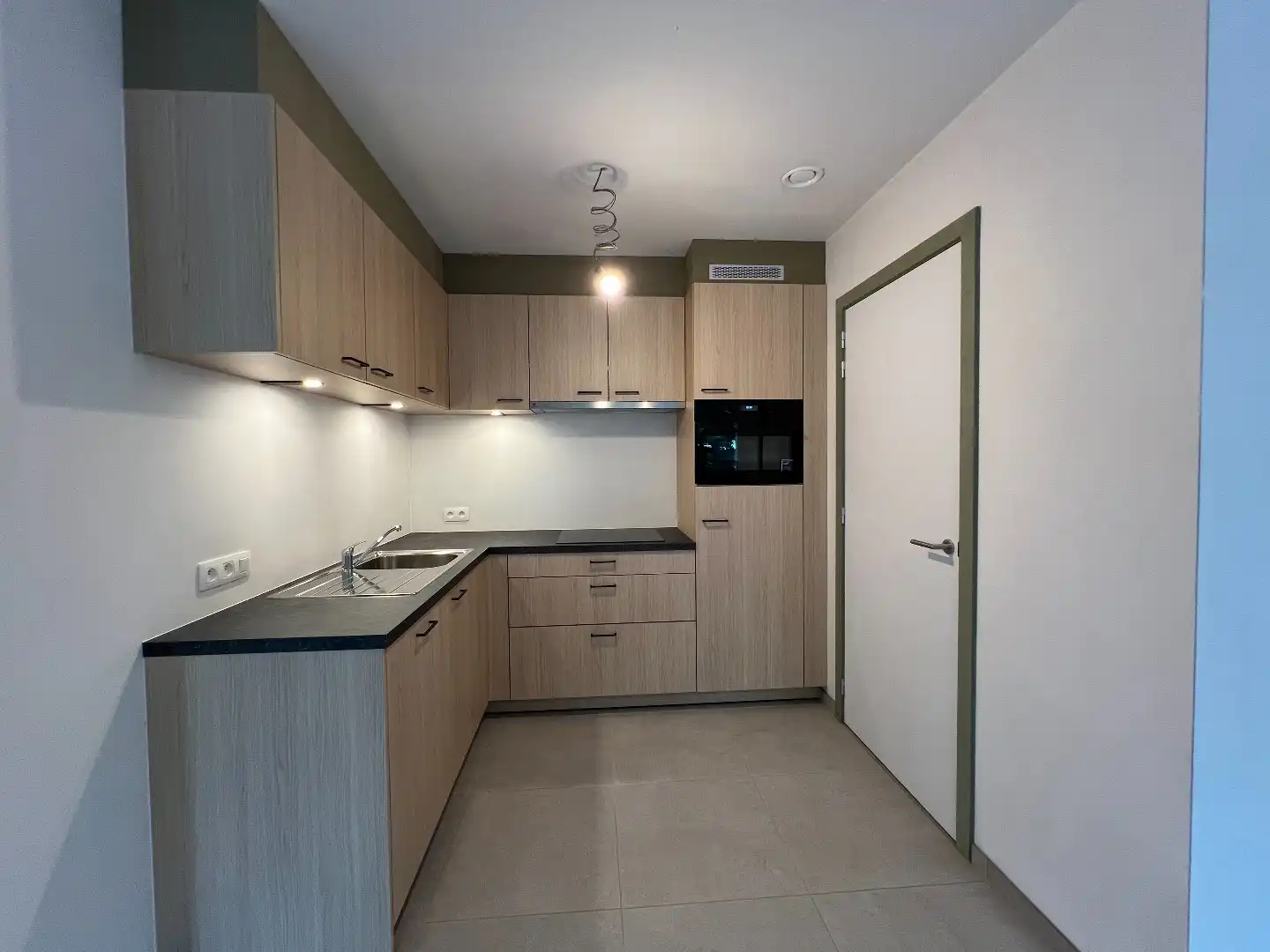 Nieuwbouwappartement met 2 slaapkamers en 2 terrassen te Ieper foto 5