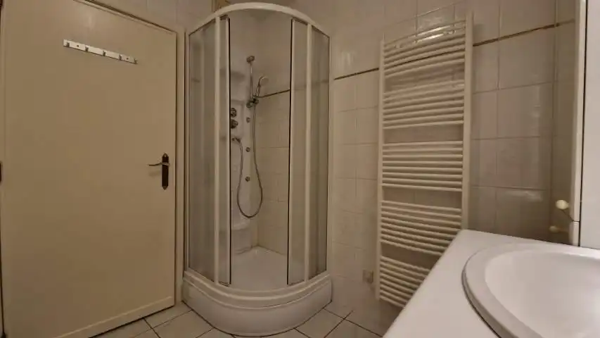 Praktisch ingericht en ruim APPARTEMENT met 2 slaapkamers, mooie leefruimten en garage in centrum van Tienen. foto 24