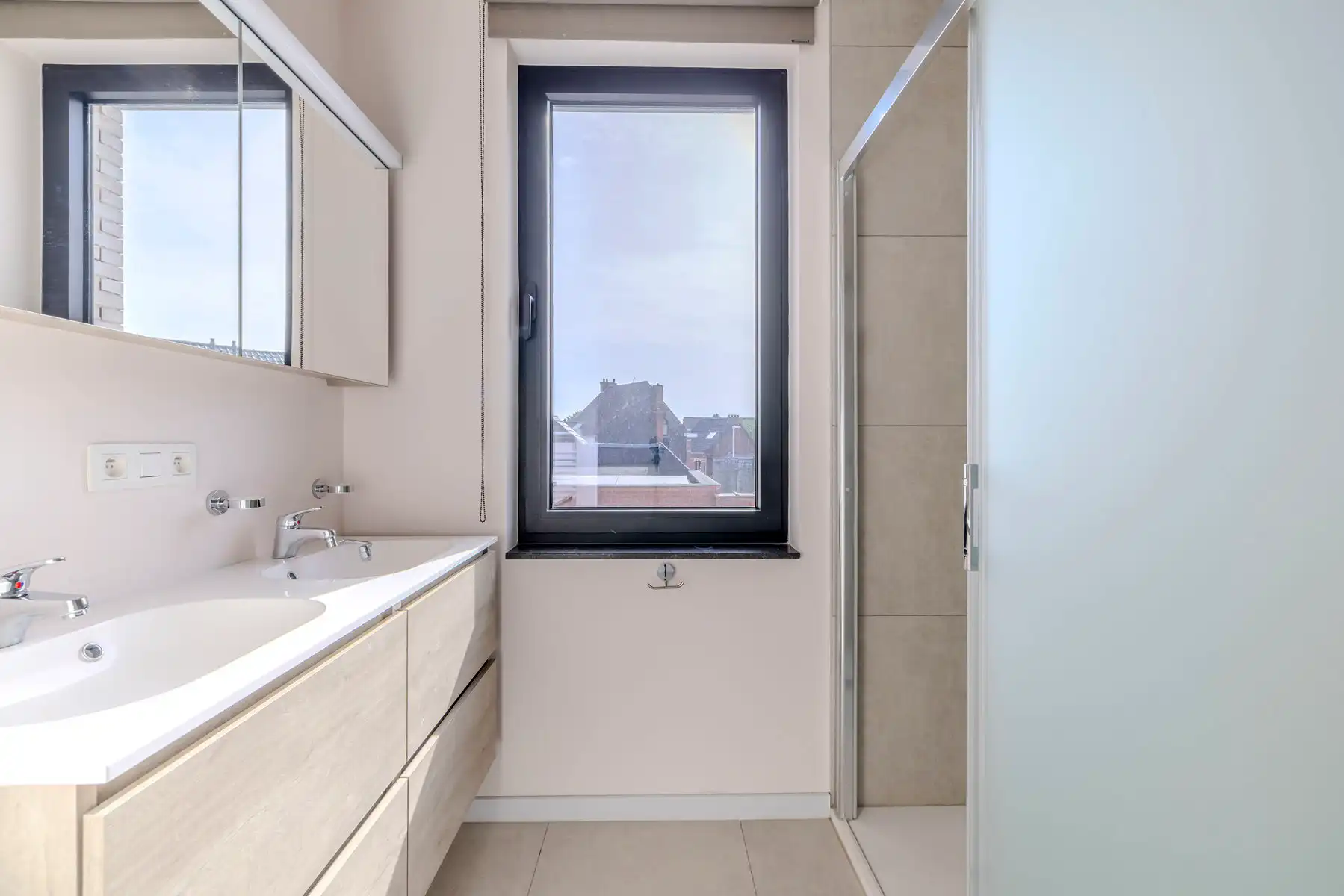 Recent appartement met o.a. 2 slaapkamers en staanplaats foto 10