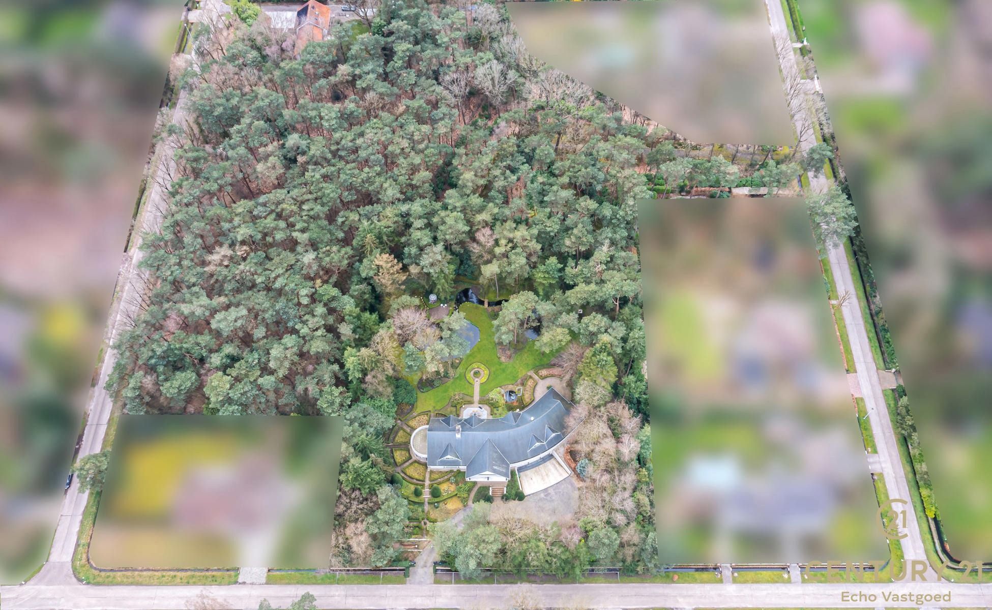 Unieke royale villa op parkdomein van ca 11.600m² foto 3