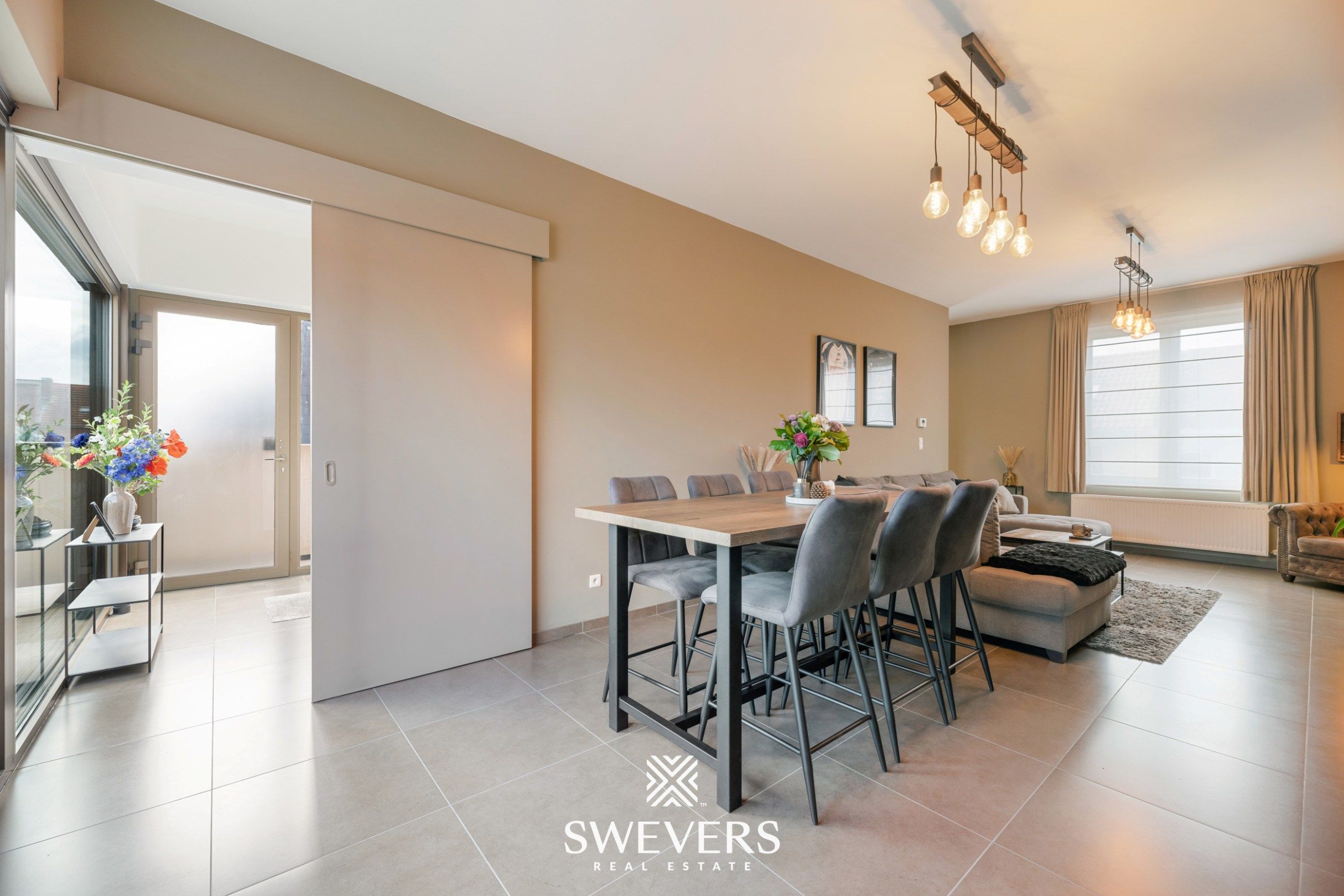 Instapklaar duplexappartement met 3 slaapkamers en ruim terras foto 3