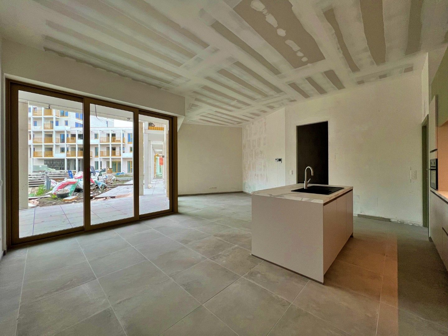 Gelijkvloers appartement met 2 slaapkamers in Mariakerke (106 m²) foto 2